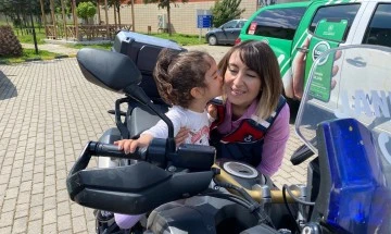 Jandarma depremzede &ccedil;ocukları unutmadı