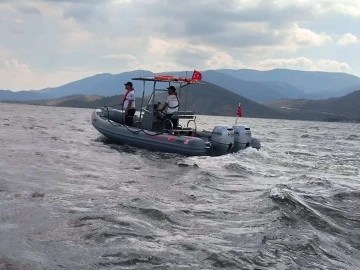 Jandarma ekipleri Bafa G&ouml;l&uuml; Tabiat Parkı'nda denetimlerini s&uuml;rd&uuml;r&uuml;yor