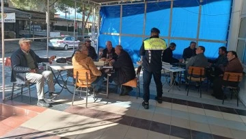 Jandarma ekipleri trakt&ouml;r s&uuml;r&uuml;c&uuml;lerini bilgilendirdi