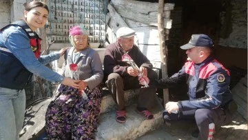Jandarma ekipleri yaşlıları unutmadı