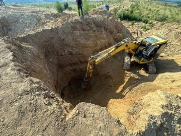 Ka&ccedil;ak kazı yapan 5 ş&uuml;pheli su&ccedil;&uuml;st&uuml; yakalandı