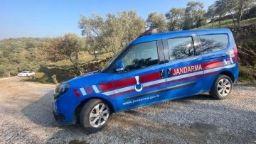 Ka&ccedil;ak kazı yaparken jandarmaya yakalandılar