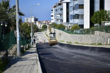 Kadınlar Denizi Mahallesi'nde asfalt &ccedil;alışması başladı