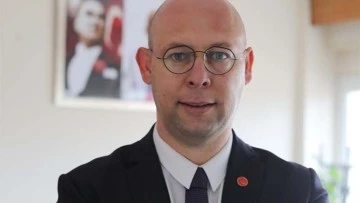 Kamu binasına poster asma yasağını AK Parti deldi