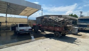 Kamu kurumuna ait 10 ton odunu &ccedil;alarken yakalandılar