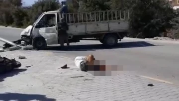 Kamyonet ile motosiklet &ccedil;arpıştı: 1&rsquo;i ağır 2 yaralı