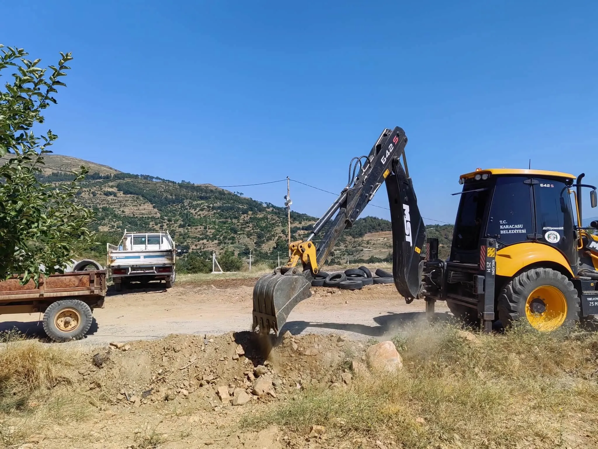 Karacasu Belediyesi'nin İl&ccedil;e Merkezinde Temmuz Ayı Faaliyetleri: Yollardan Yaylalara Aralıksız Hizmet