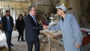 Karakoz, iş&ccedil;i ve emek&ccedil;inin bayramını kutladı