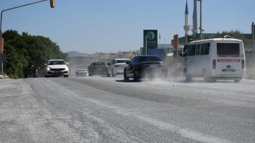 Karayolarından Kuşadası'na mıcırlı yol işkencesi