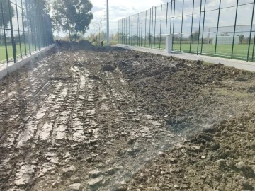 Kardeşk&ouml;y Futbol Sahası&rsquo;nda &ccedil;alışmalar devam ediyor