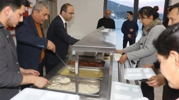 Kaymakam Tepeli ve Başkan Kaplan depremzedeler ile iftarda buluştu