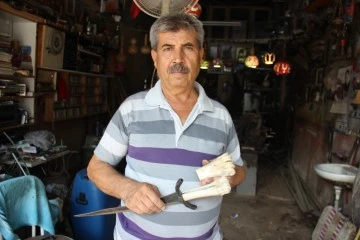 Kemal Usta, atık hayvan kemiklerini sanata d&ouml;n&uuml;şt&uuml;r&uuml;p ekonomiye kazandırıyor