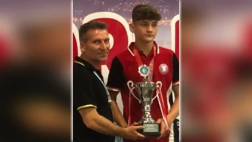 Kick Boks'ta Kuşadası'na d&uuml;nya birinciliği geldi