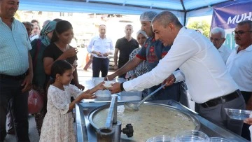 Ko&ccedil;arlı Belediyesi&rsquo;nden 5 bin kişilik aşure hayrı