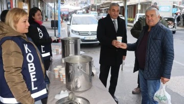 Ko&ccedil;arlı Belediyesi'nin &ccedil;orba ikramı vatandaşları ısıttı