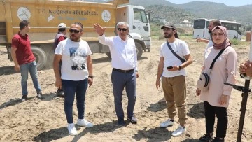 Ko&ccedil;arlı&rsquo;da hayırseverlerin bağışladığı arsada cami yapımına başlandı