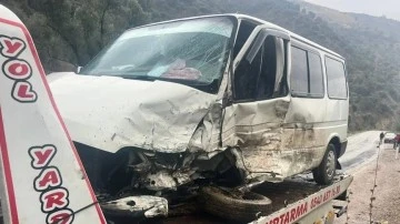 K&ouml;şk'te iki minib&uuml;s &ccedil;arpıştı: 2 yaralı