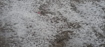 K&ouml;şk'te misket b&uuml;y&uuml;kl&uuml;ğ&uuml;nde dolu yağdı