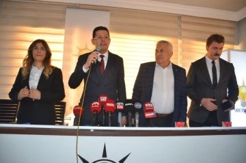 K&uuml;rşat Engin &Ouml;zcan g&ouml;vde g&ouml;sterisi yaptı