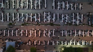 Kurtuluş Mahallesi'nde iftar alanı yollara taştı