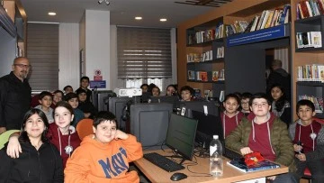 Kuşadalı &ccedil;ocuklar bilgiye ulaşıyor
