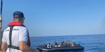 Kuşadası a&ccedil;ıklarında 29 d&uuml;zensiz g&ouml;&ccedil;men kurtarıldı