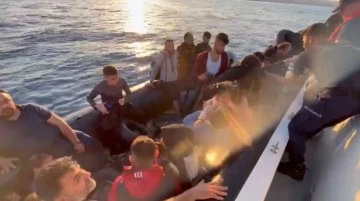 Kuşadası a&ccedil;ıklarında 35 d&uuml;zensiz g&ouml;&ccedil;men yakalandı