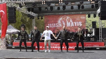 Kuşadası Belediyesi &ccedil;alışanları 1 Mayıs'ı piknik yaparak kutladı