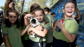 Kuşadası Belediyesi can dostları &ccedil;ocuklarla buluşturdu