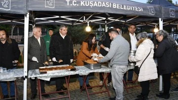 Kuşadası Belediyesi, Davutlar Mahallesi&rsquo;nde iftar yemeği d&uuml;zenledi