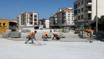 Kuşadası Belediyesi Davutlar Mahallesi'ndeki &ccedil;alışmalarını s&uuml;rd&uuml;r&uuml;yor