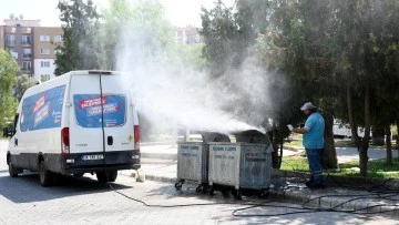 Kuşadası Belediyesi, il&ccedil;ede temizlik &ccedil;alışmalarını s&uuml;rd&uuml;r&uuml;yor