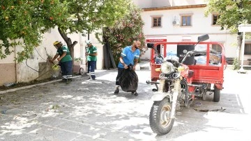 Kuşadası Belediyesi il&ccedil;eyi bayrama hazırlıyor