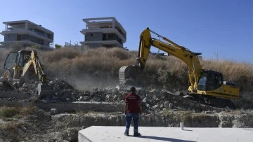 Kuşadası Belediyesi ka&ccedil;ak yapılaşmaya ge&ccedil;it vermiyor