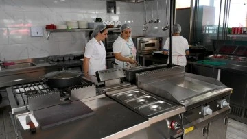Kuşadası Belediyesi, kaliteli hizmet i&ccedil;in &ccedil;alışmalarını s&uuml;rd&uuml;r&uuml;yor