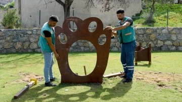 Kuşadası Belediyesi&rsquo;nden can dostların park alanında bakım &ccedil;alışması