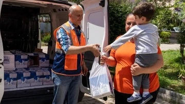 Kuşadası Belediyesi&rsquo;nden &ccedil;ocuklara 16 bin 500 litre s&uuml;t desteği