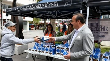 Kuşadası Belediyesi&rsquo;nden kandil simidi ikramı
