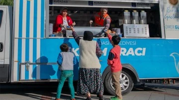 Kuşadası Belediyesi&rsquo;nden sıcak &ccedil;orba ikramı