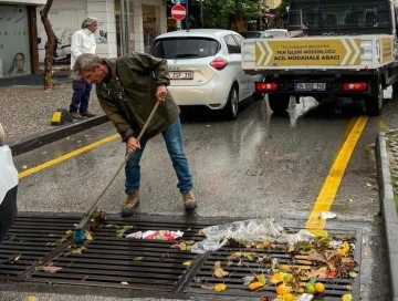 Kuşadası Belediyesi'nin aldığı &ouml;nlemle sağanak sorunsuz atlatıldı