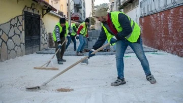 Kuşadası Belediyesi&rsquo;nin yol mesaisi s&uuml;r&uuml;yor