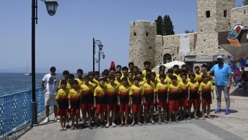 Kuşadası Belediyesi Nusaybinli &ccedil;ocuklara unutulmaz bir g&uuml;n yaşattı