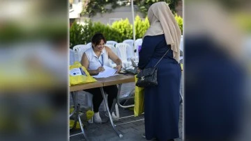 Kuşadası Belediyesi &ouml;ğrencilere desteğini s&uuml;rd&uuml;r&uuml;yor