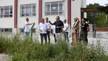 Kuşadası Belediyesi okullara desteğini s&uuml;rd&uuml;r&uuml;yor