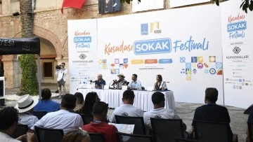 Kuşadası bir kez daha 'hayat sokakta' dedi