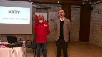 Kuşadası Deprem Koordinasyon Ekibi &ccedil;alışmalarına hızla başladı