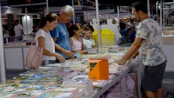 Kuşadası Kitap Fuarı&rsquo;na yoğun ilgi