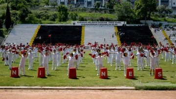 Kuşadası&rsquo;nda 19 Mayıs kutlamaları renkli g&ouml;r&uuml;nt&uuml;lere sahne oldu
