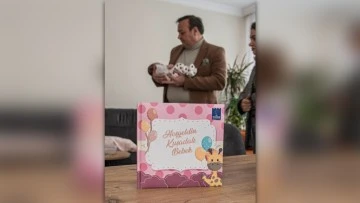 Kuşadası'nda 2023 yılında 426 aileye bebek &ccedil;antası verildi