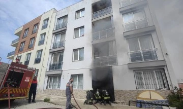Kuşadası'nda ev yangını: 4 kişi dumandan etkilendi 
